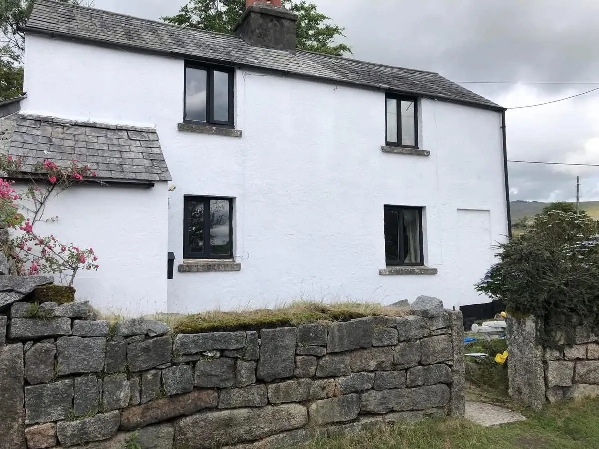 Render repair and repaint of a cottage in Barnstaple